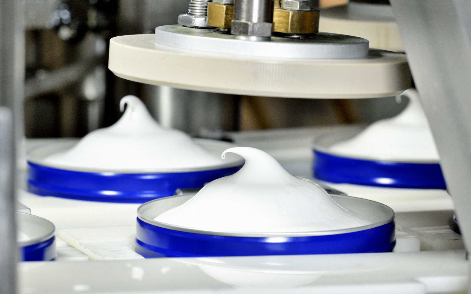 matter_of_design-Portrait-Die_Marke_NIVEA-03 Herstellung der NIVEA-Creme